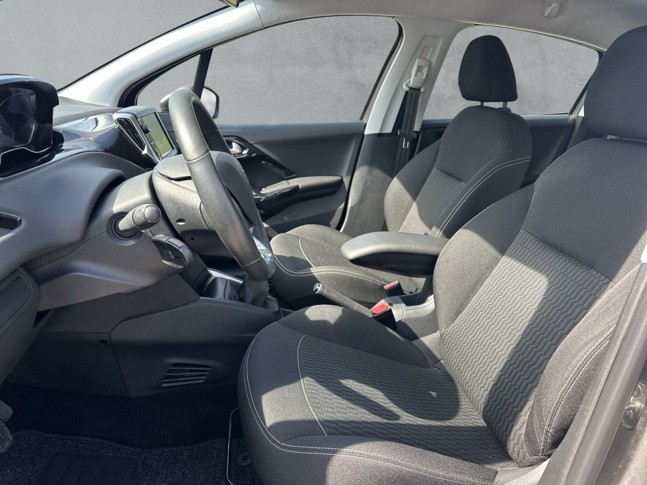 Fahrzeugabbildung Peugeot 208 PureTech 82 1.2*2Hnd-PDC-E6* - mit KI generiert/bearbeitet