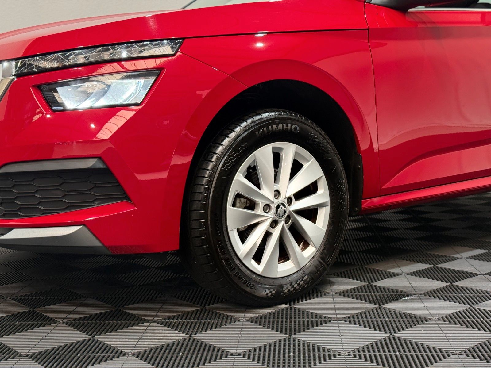 Fahrzeugabbildung SKODA Kamiq Ambition 1.0TSI / Android-Apple CarPlay