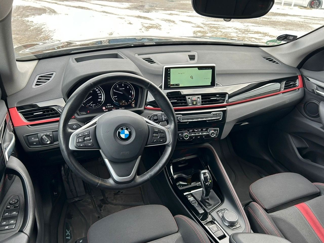 Fahrzeugabbildung BMW X1 18dA Sport Line +Head Up+AHK+Parkassistent+++