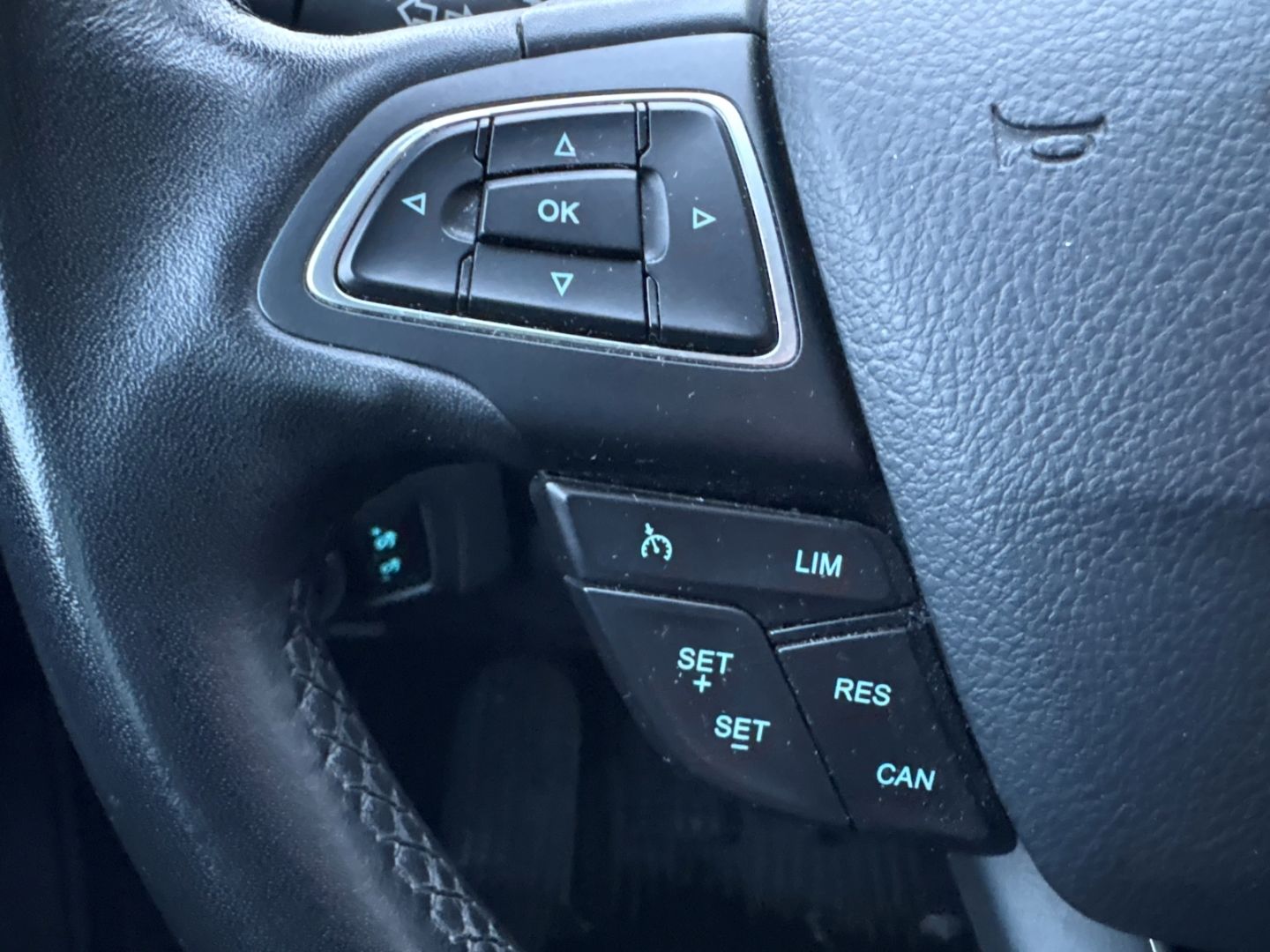 Fahrzeugabbildung Ford Focus PDC Klima Tempomat neuer Zahnriemen