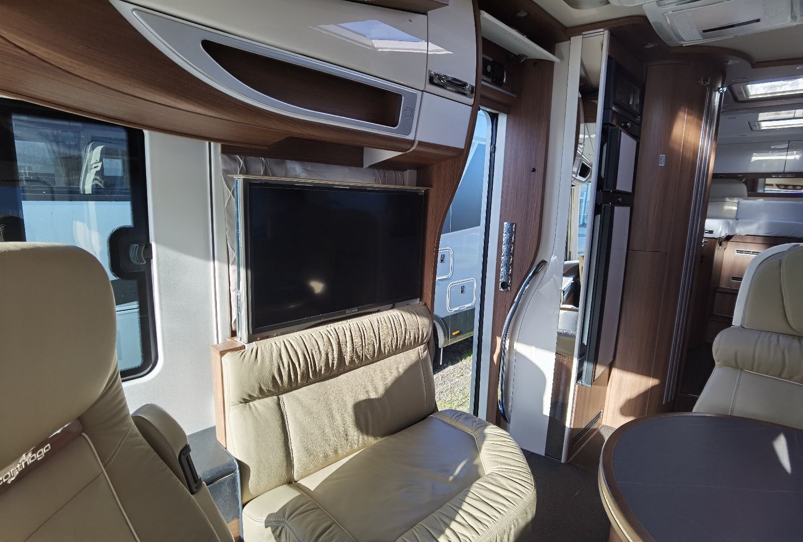 Fahrzeugabbildung Carthago Chic S-Plus I50 LE Längsbetten + Hubbett