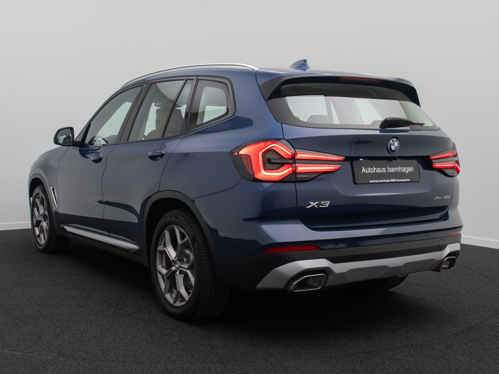 Fahrzeugabbildung BMW X3 xD30i AHK Kamera DAB Komfort Memory Leder 19"
