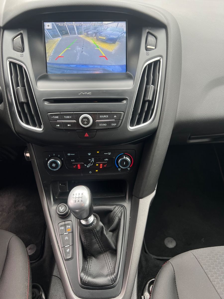 Fahrzeugabbildung Ford Focus Turnier 1.5 ST-Line *RÜCKFAHRKAMERA*