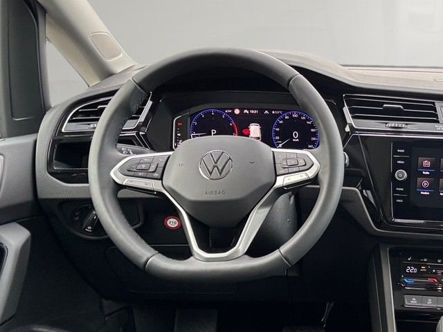 Fahrzeugabbildung Volkswagen Touran 1.5TSI DSG Highline 7-Sitz+STDHZ+AHK+PANO