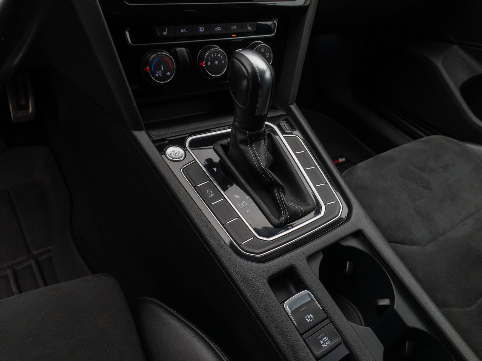 Fahrzeugabbildung Volkswagen Arteon R-Line Kamera Fernlichtassist ACC 8Fach