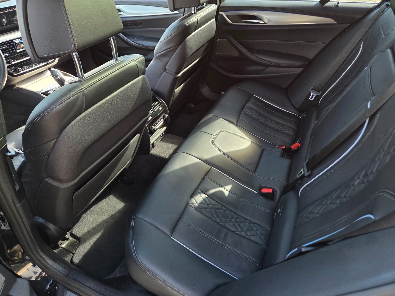 BMW 540i Touring xDrive Luxury Line H&K Pano ACC foto 16