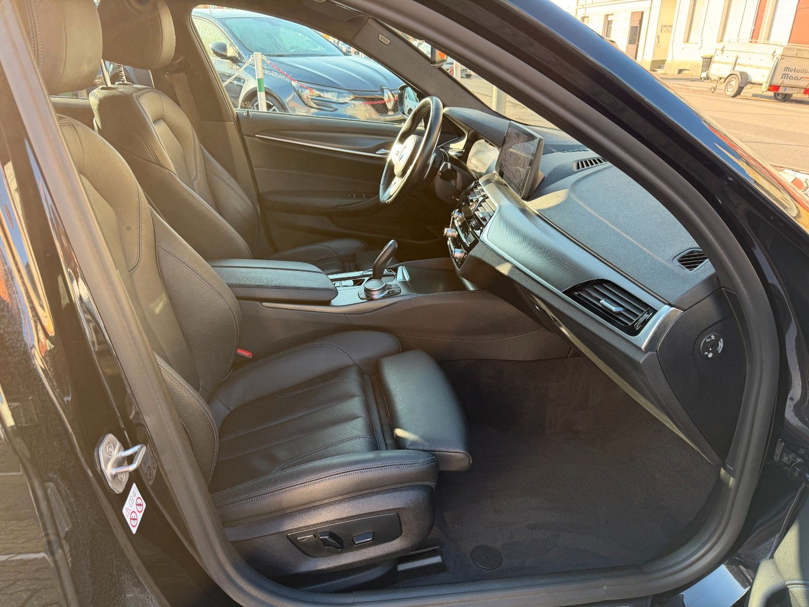 Fahrzeugabbildung BMW 530 d xDrive M SPORTPAKET STANDHEIZUNG KAMERA