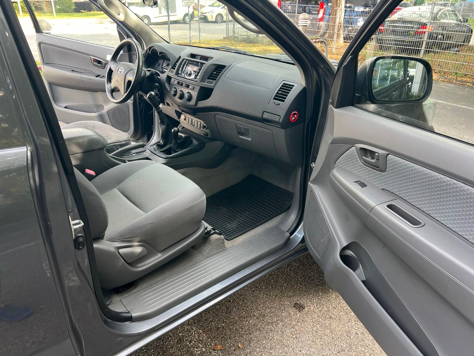 Toyota Hilux 2011 — photo 14