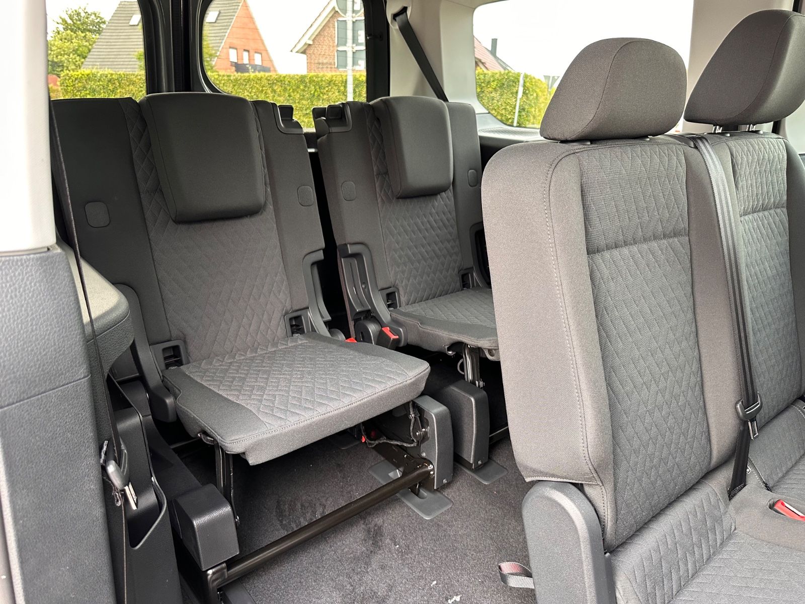 Fahrzeugabbildung Volkswagen Caddy Maxi Kombi 1.5 TSI Life DSG AHK/ACC/APP