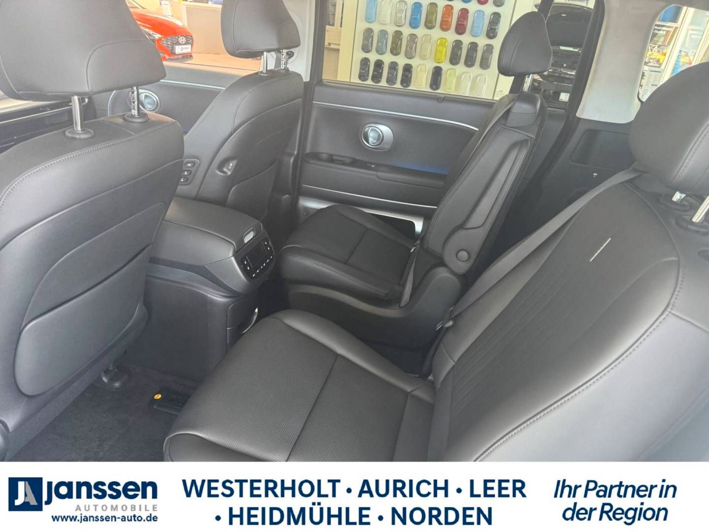 Fahrzeugabbildung Hyundai IONIQ 9 UNIQ Panorama-Glas-Schiebedach, Swivel-P