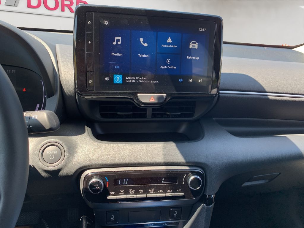 Toyota Yaris Hybrid 1.5 VVTi Teamplayer Comfort-Paket* imagem 2