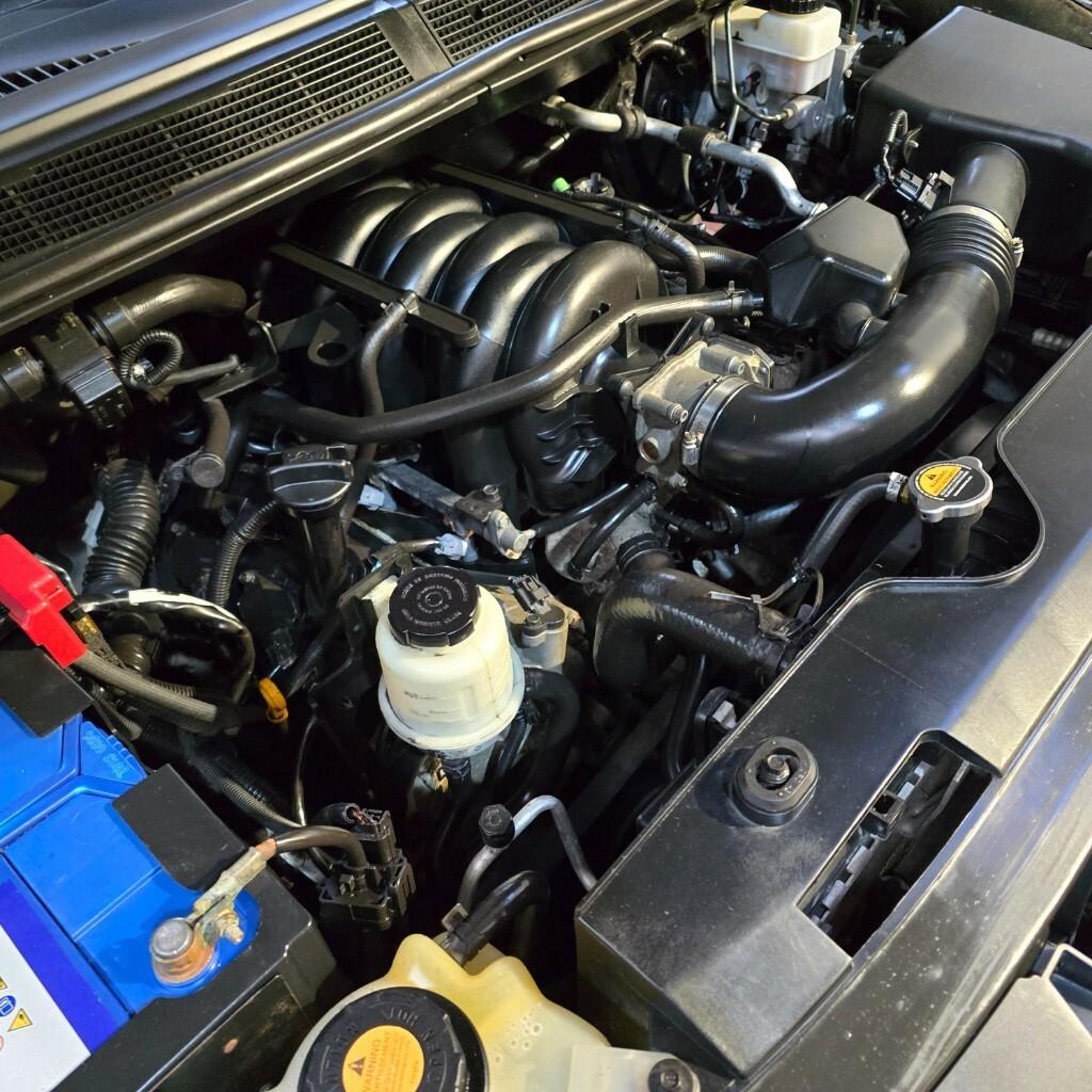 Nissan Titan 2011 — photo 14