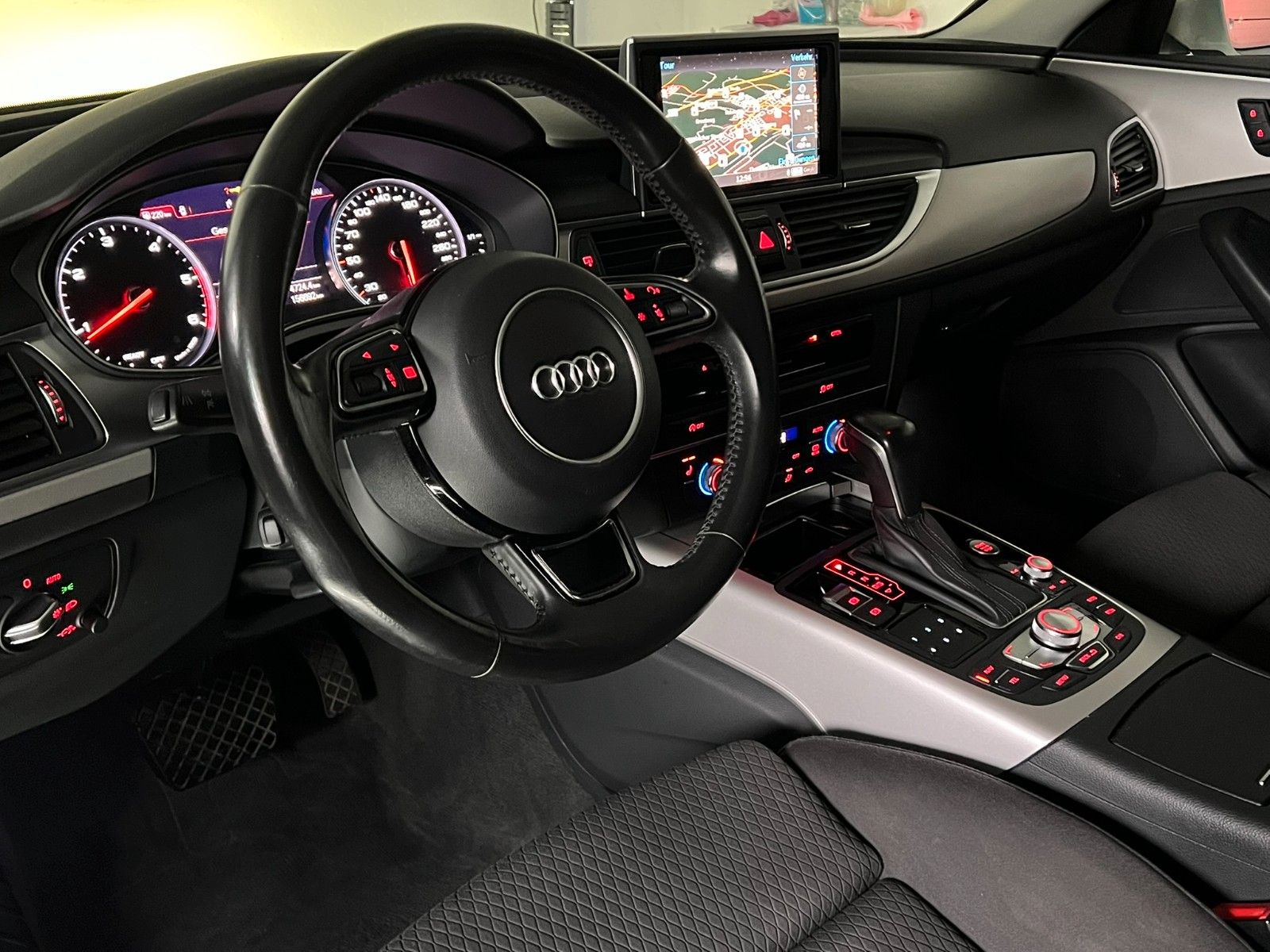 Fahrzeugabbildung Audi A6 Avant 2.0 TDI ultra/NAVI/KAMERA/4-ZONEN/ACC