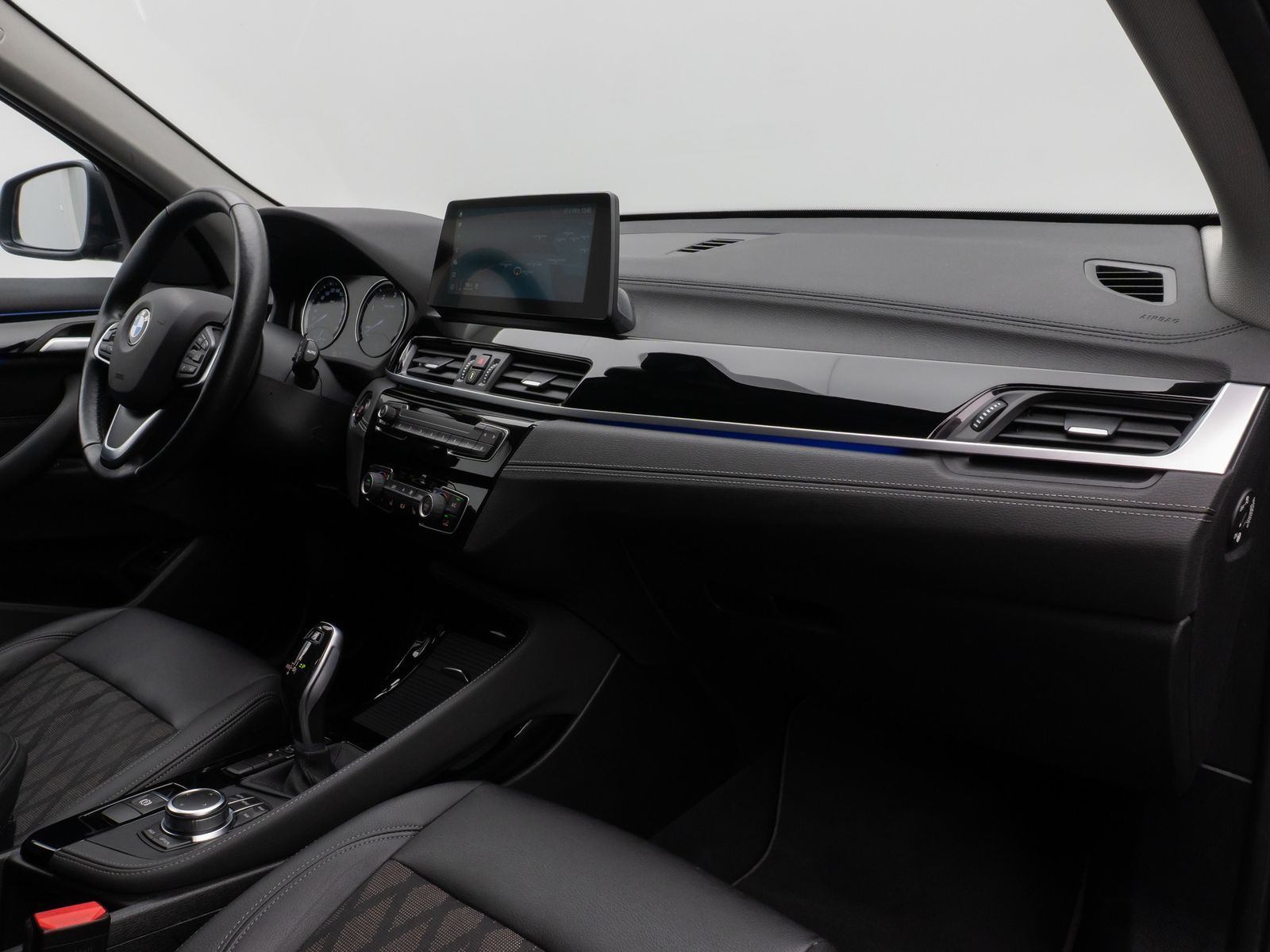 Fahrzeugabbildung BMW X1 sD18d xLine Parkassist HUD DAB Lenkrhzg Alarm