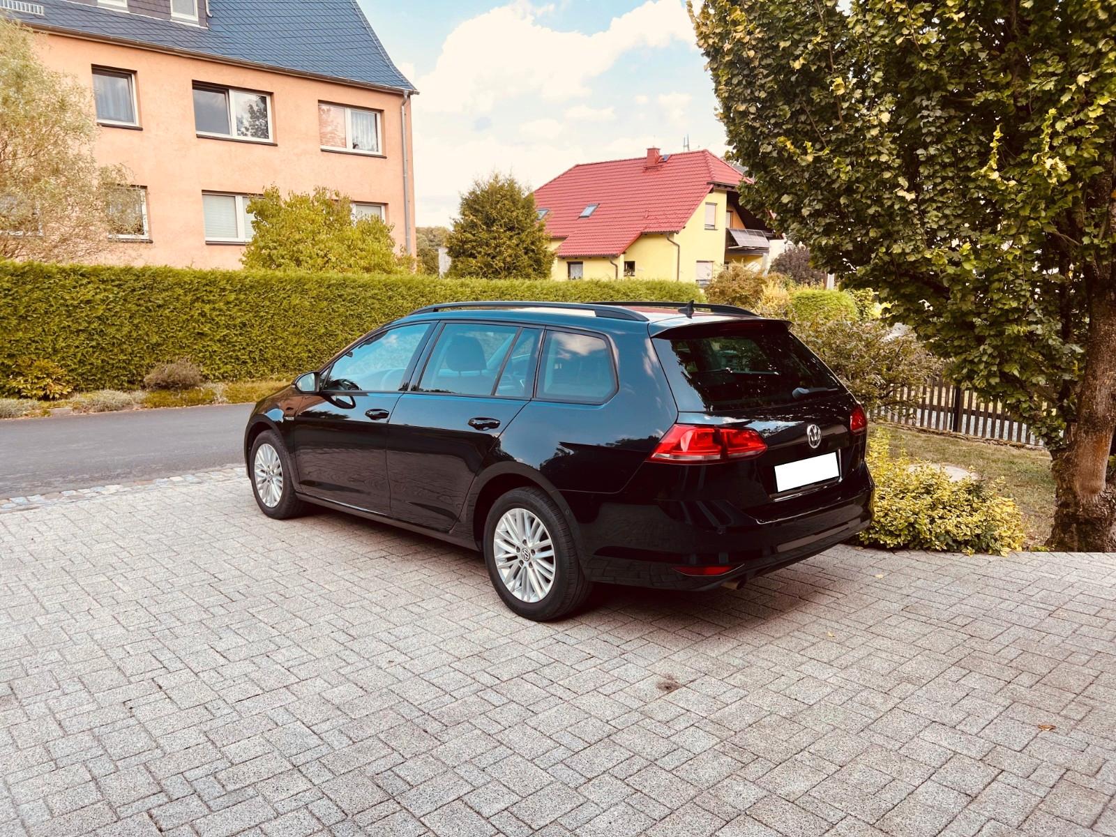 Volkswagen Golf 2015 — rear view