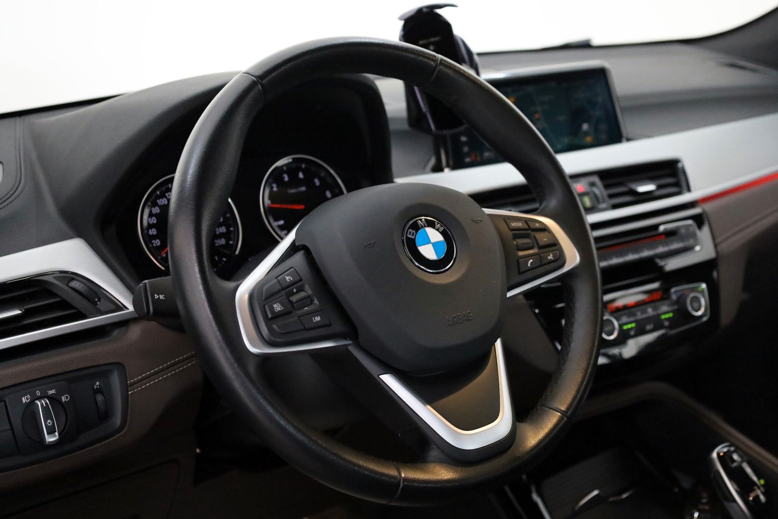 Fahrzeugabbildung BMW X2 sDrive 20 i Advantage Plus,Navi,Kamera,AHK+WR