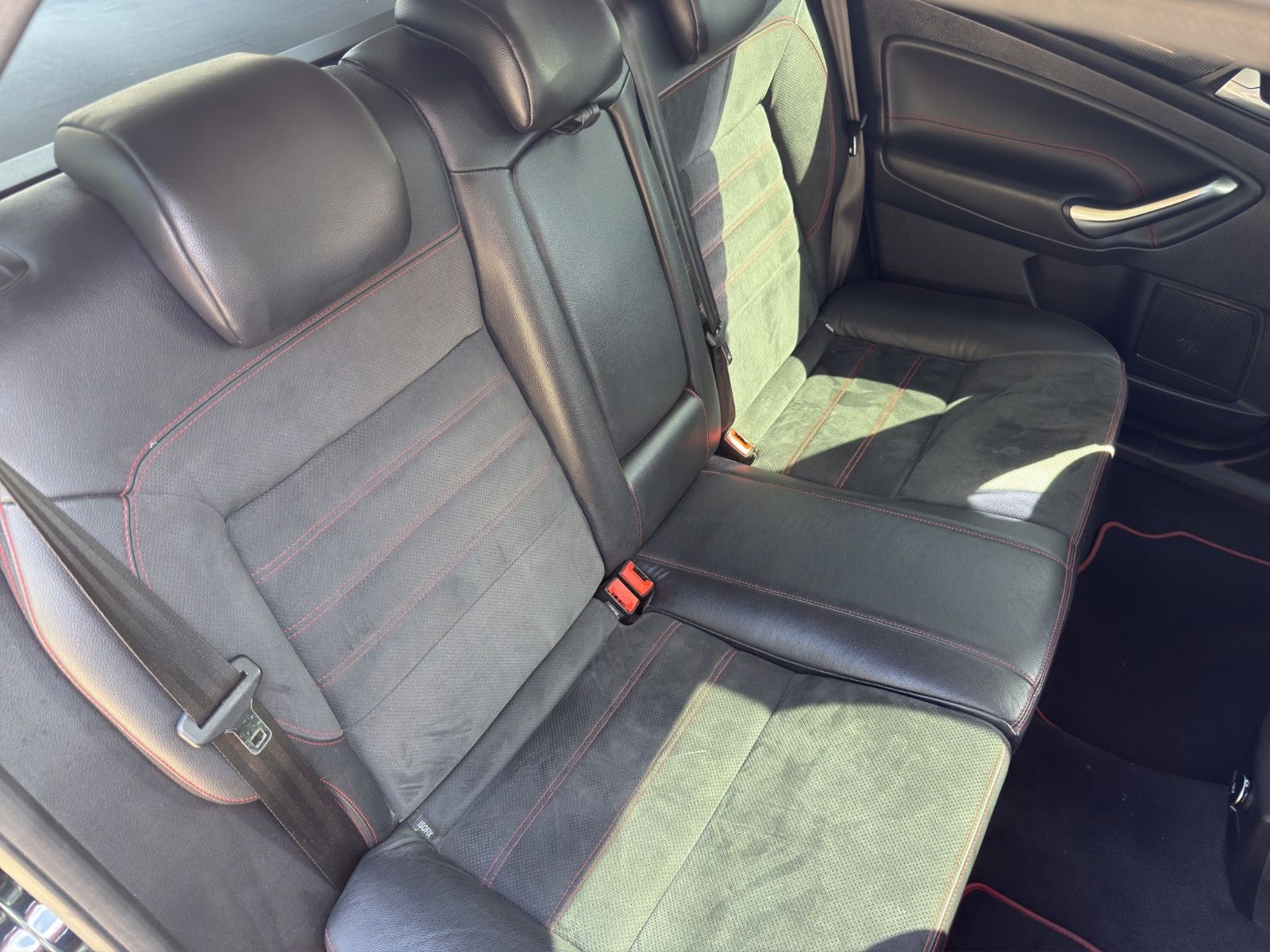 Fahrzeugabbildung Ford Mondeo Titanium S/TÜVNEU/Schiebedach