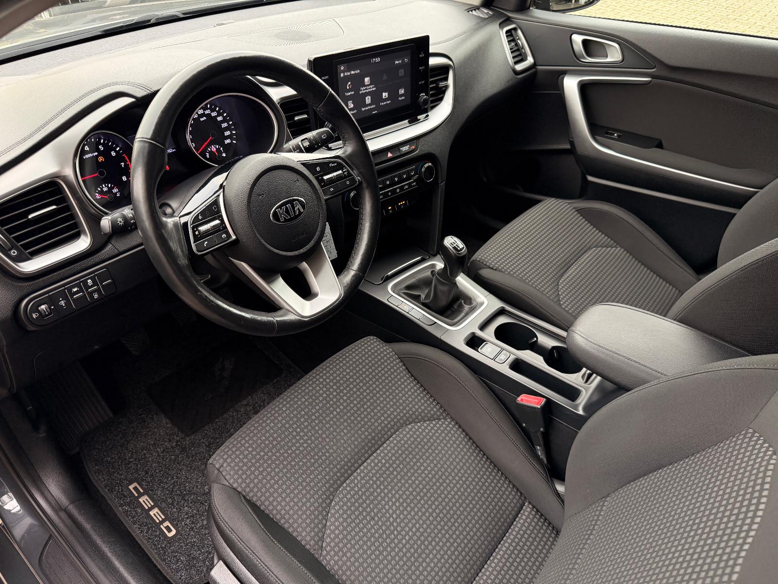 Kia Ceed 1.0 T-GDI 100 Attract/CarPlay/Android/Sitzh