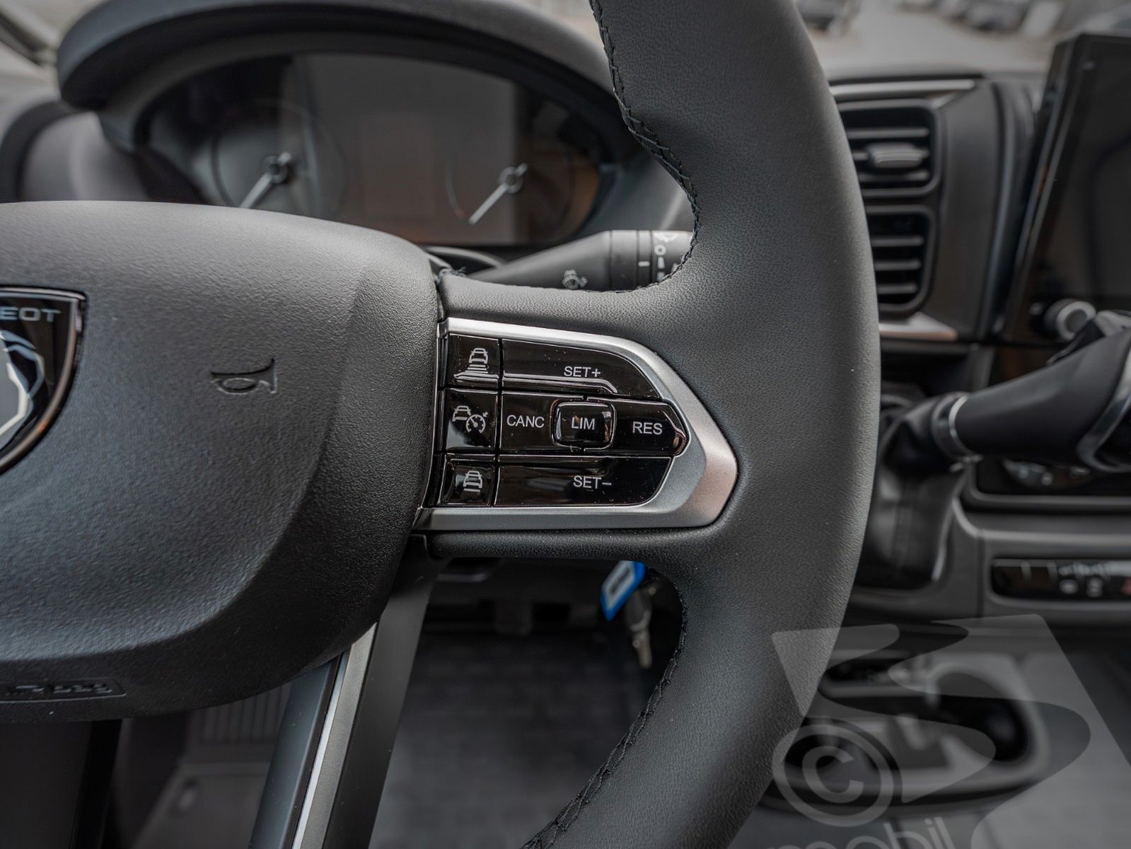 Fahrzeugabbildung Crosscamp EXPDN 7.4 E Peugeot Automatik