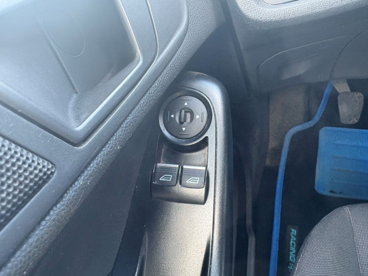 Fahrzeugabbildung Ford Fiesta AHK Klima Radio Zahnriemen NEU