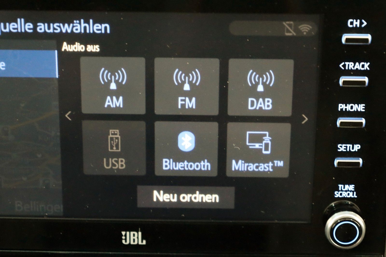 Fahrzeugabbildung Toyota Hilux 2.8 D-4D Invincible, Rollbügel, Rollo, AHK