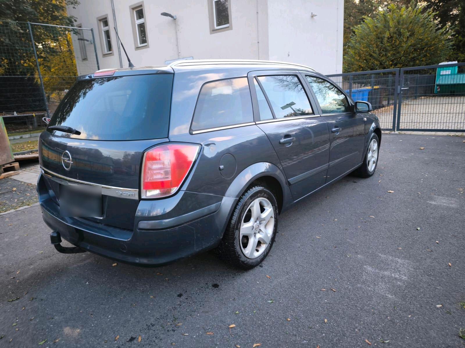 Opel Astra 2007 — interior