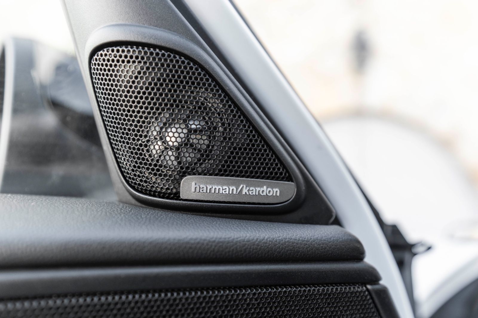 Fahrzeugabbildung MINI Cooper SE Countryman ALL4 H&K HUD LED KAM PANO