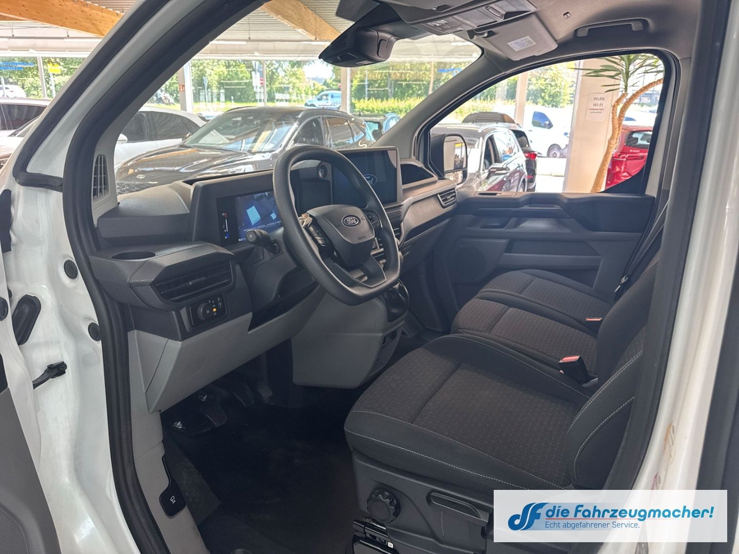 Fahrzeugabbildung Ford Transit Custom Kasten 320 L2 Trend FWD Navi LED