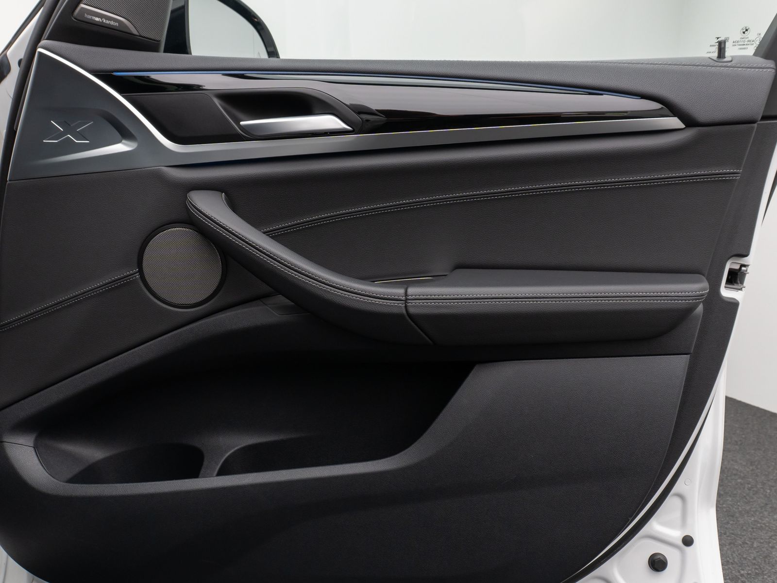 Fahrzeugabbildung BMW iX3 Impressive 360°HUD DAB H/K Komfort 20Zoll
