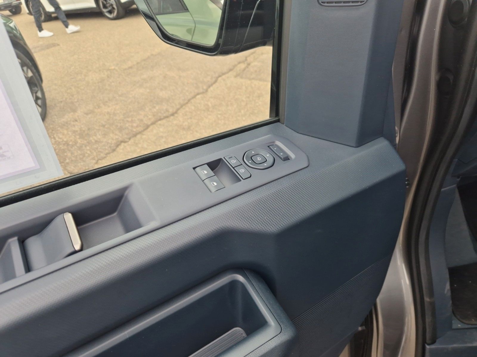 Fahrzeugabbildung Kia PV5 Passenger Sonderumbau Schienensystem Camper