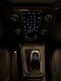 Volvo V40 Cross Country - 6