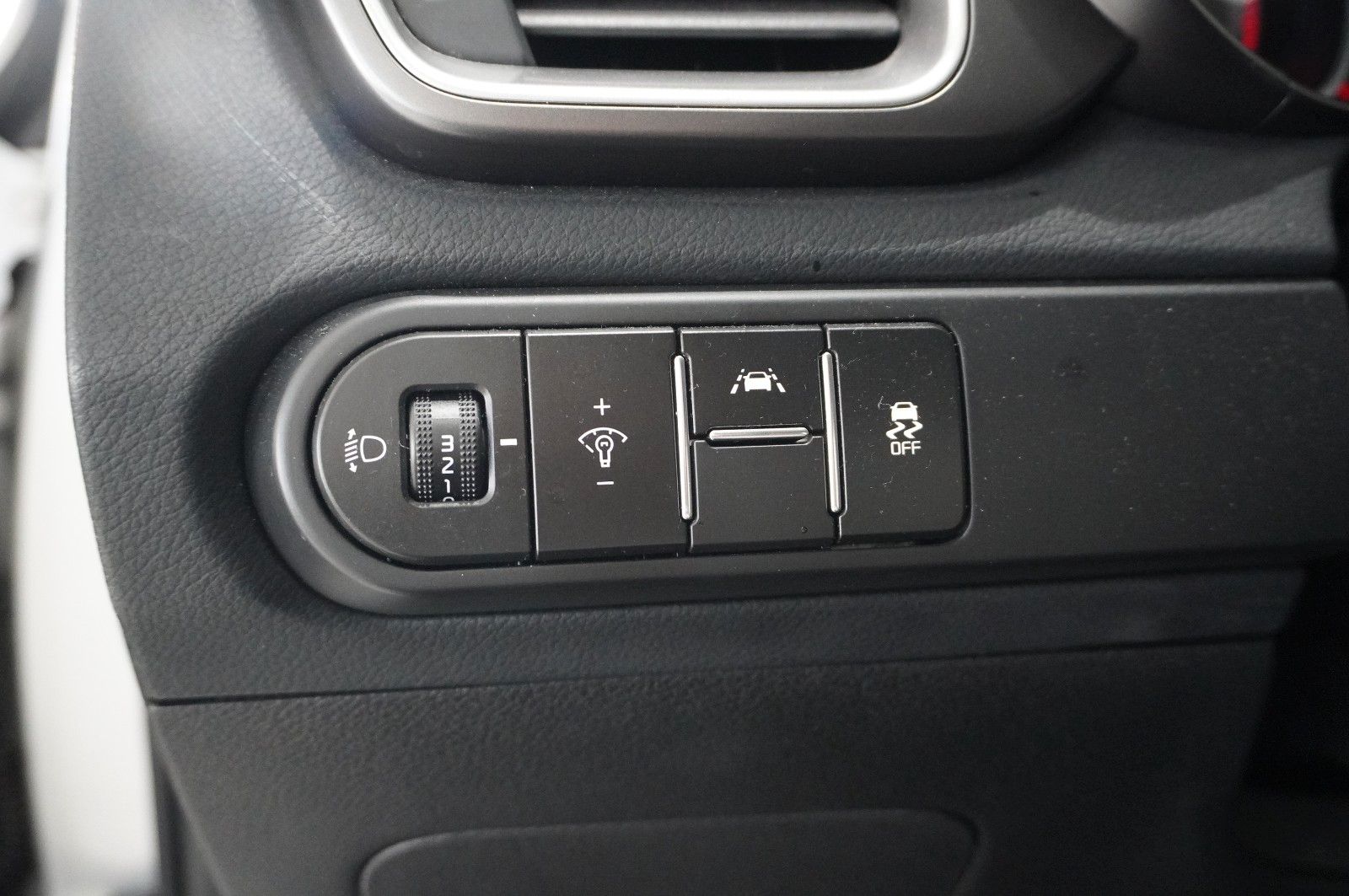Fahrzeugabbildung Kia cee'd SW 1.6 CRDI 7-DCT DYNAMIC NAVI/LED/KAMERA