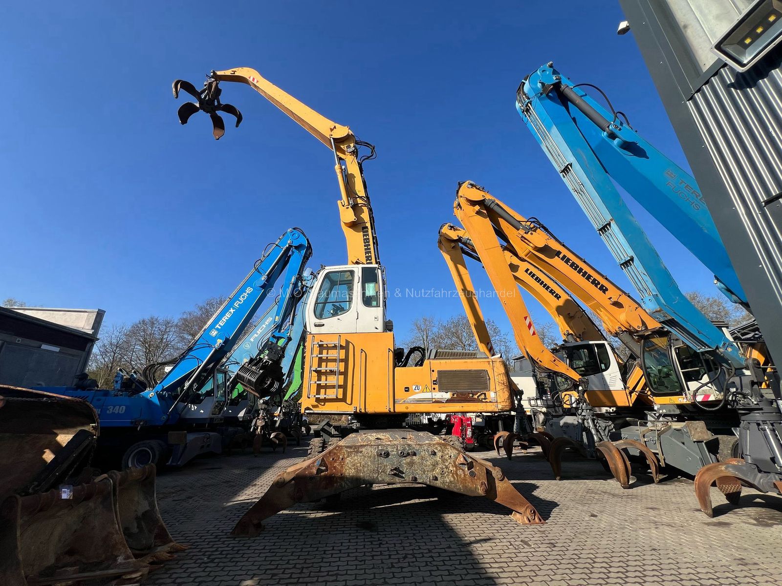 Fahrzeugabbildung Liebherr A 934 C Litronic