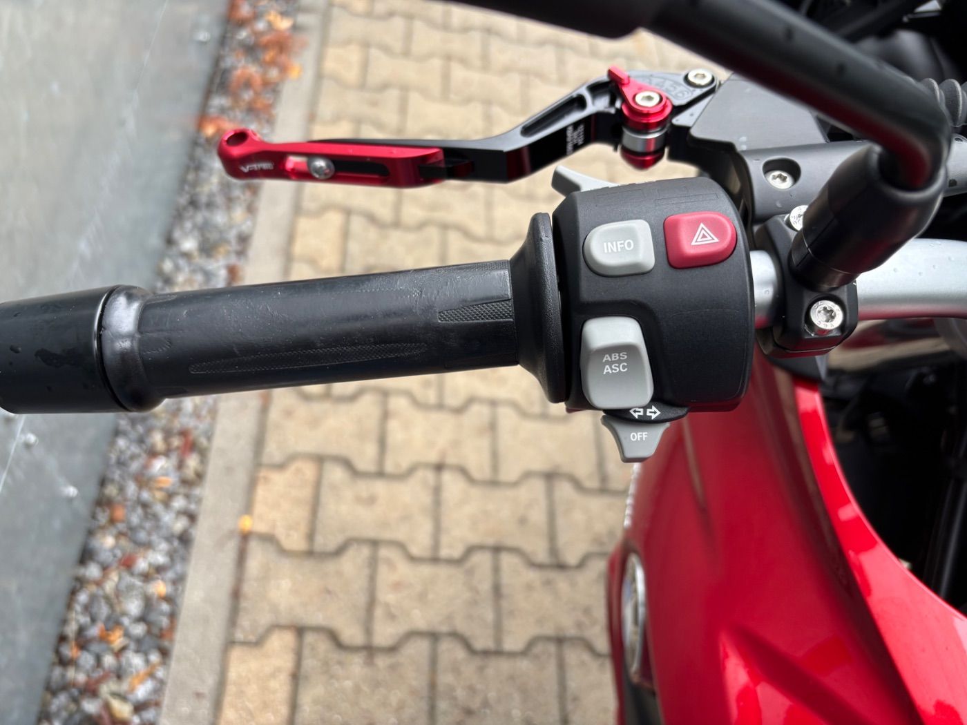Fahrzeugabbildung BMW F 700 GS Tieferlegung LeoVince Endschalldämpfer