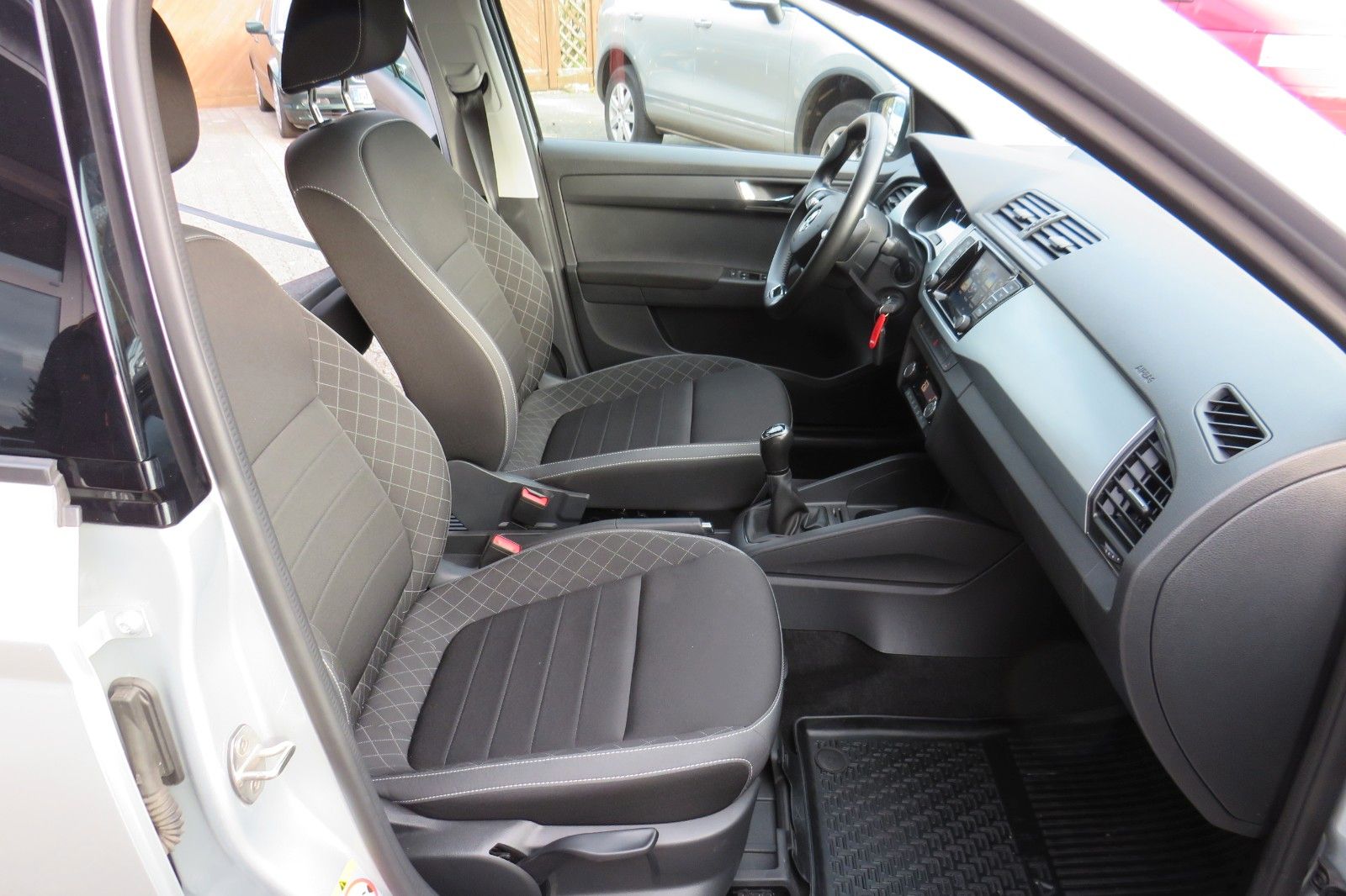 Fahrzeugabbildung SKODA Fabia Combi Ambition APP-CONNECT GRA PDC SITZH.1