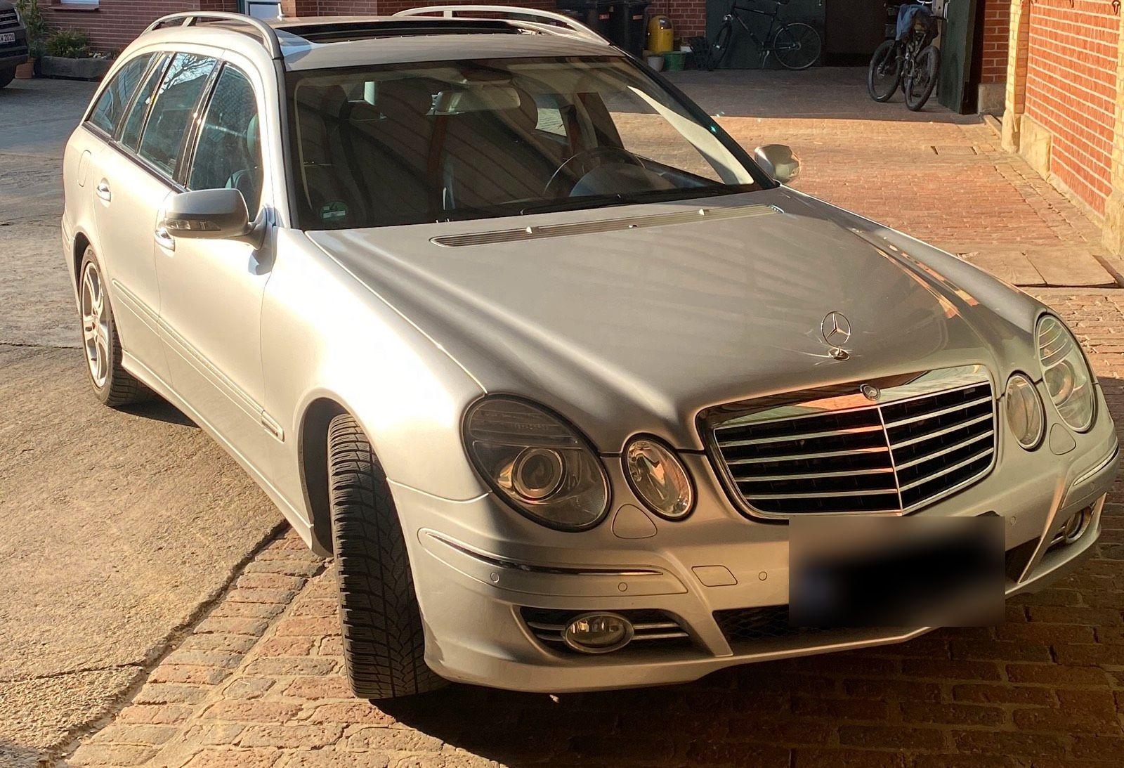 Mercedes-Benz E320 2007 — rear view