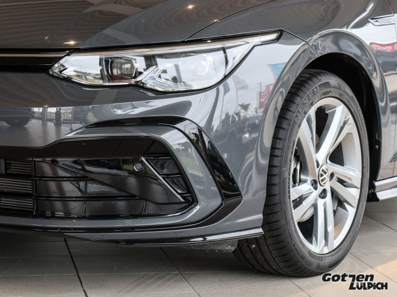 Fahrzeugabbildung Volkswagen Golf VIII Variant R-Line 1.5 TSI Navi AHK LED