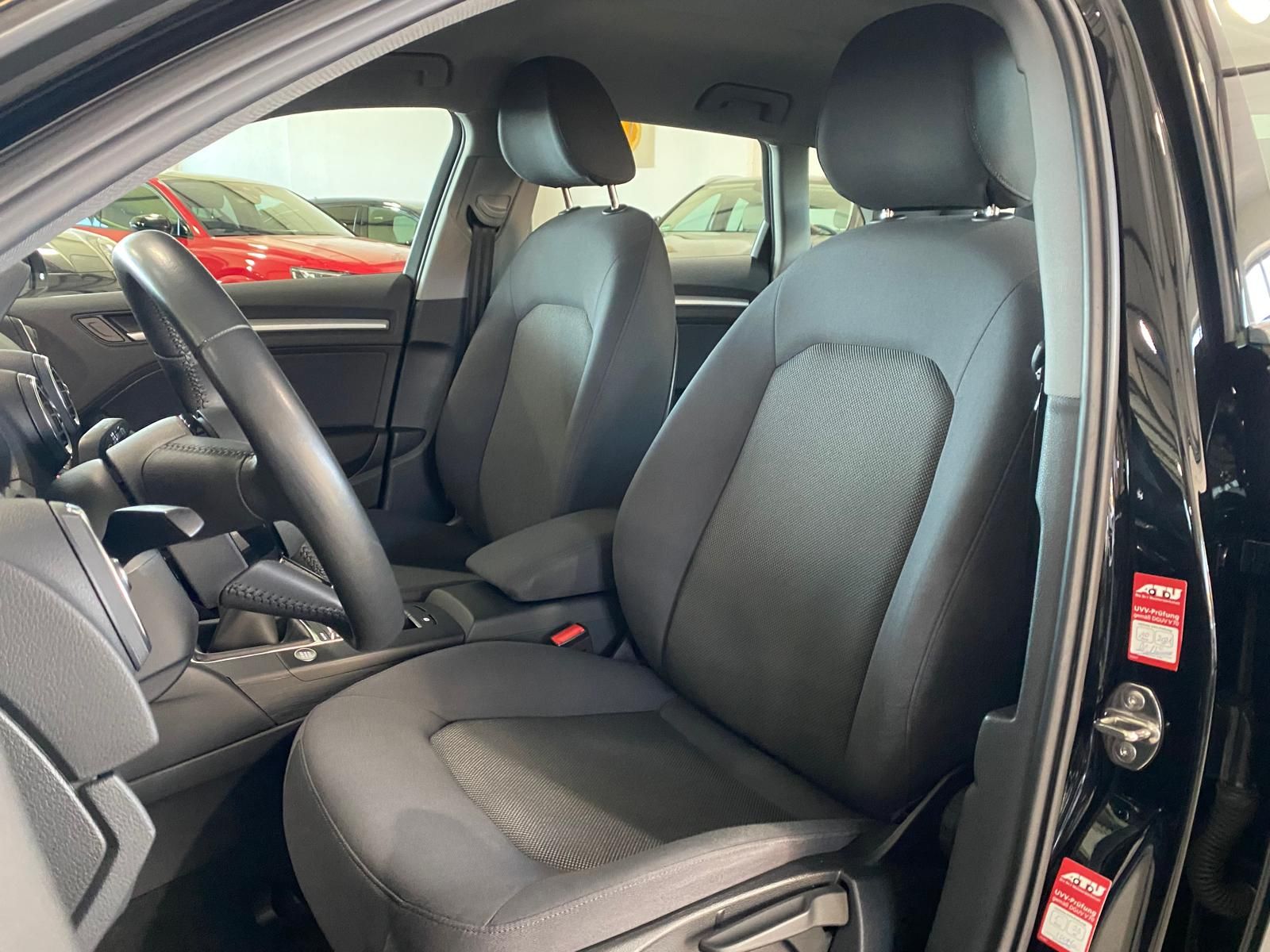 Fahrzeugabbildung Audi A3 30 TDI Sportback/Navi/LED/SH/