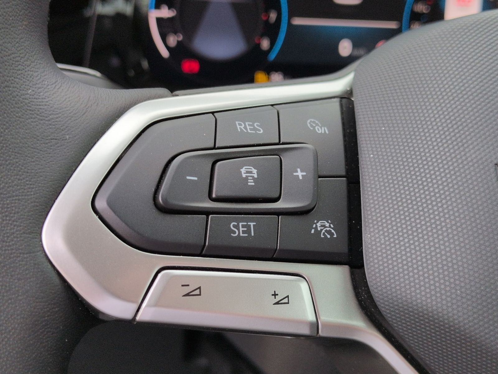 Golf VIII Variant 1.0 TSI NAVI+ALU+CarPlay+ACC+