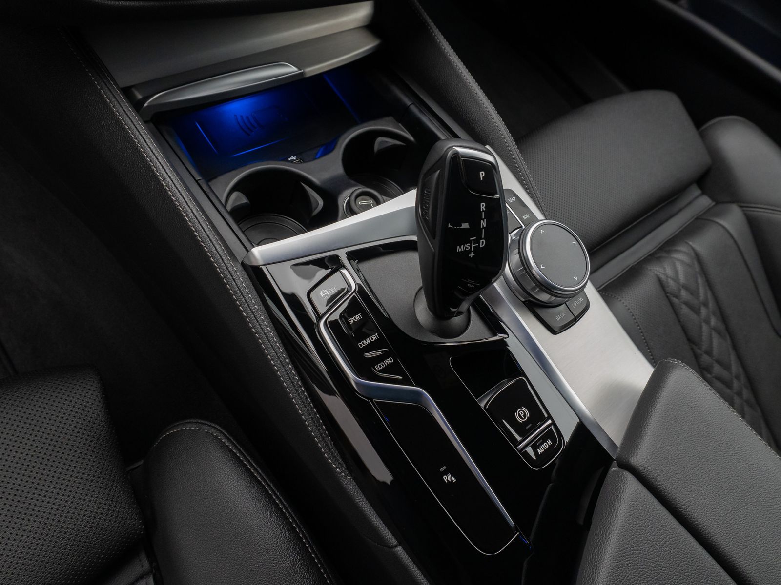 Fahrzeugabbildung BMW 530d  M Sport Kamera Laser HUD DAB HiFi Komfort