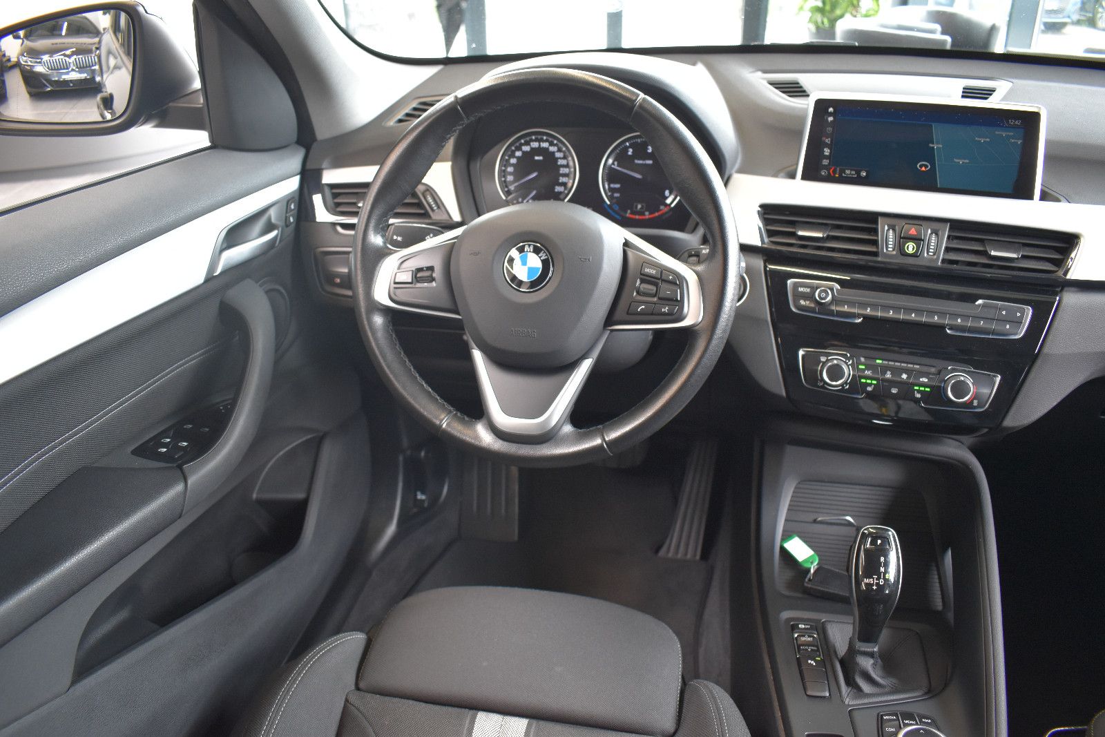 BMW X1 sDrive18d Automatik Navi3D~DAB~PDC~Sportsitze foto 8