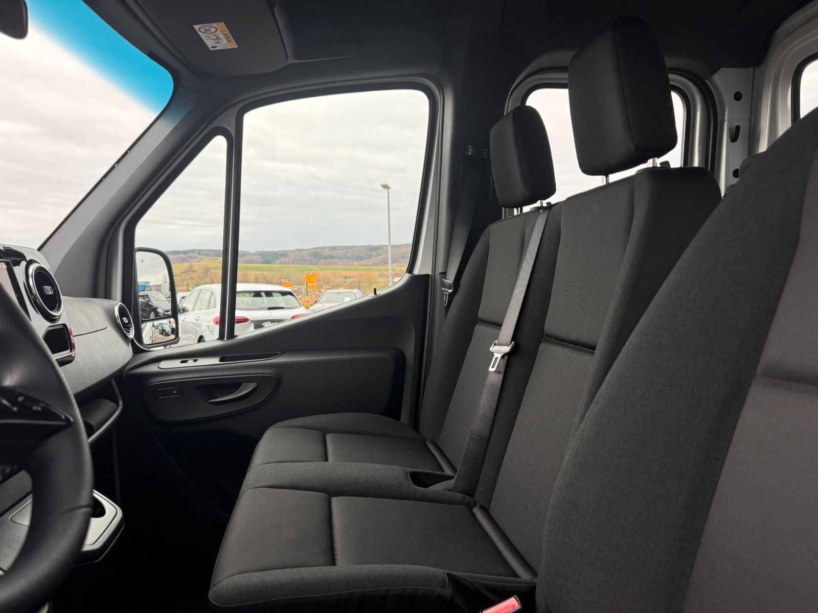 Fahrzeugabbildung Mercedes-Benz Sprinter 315 CDI DoKa 3665 9G Klima Kamera AHK