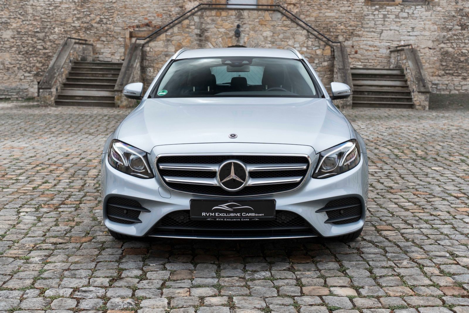 Fahrzeugabbildung Mercedes-Benz E 400 AMG 4MATIC LED KAM NAV ALC 8FACH AHK ACC
