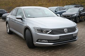 Volkswagen Passat - 1