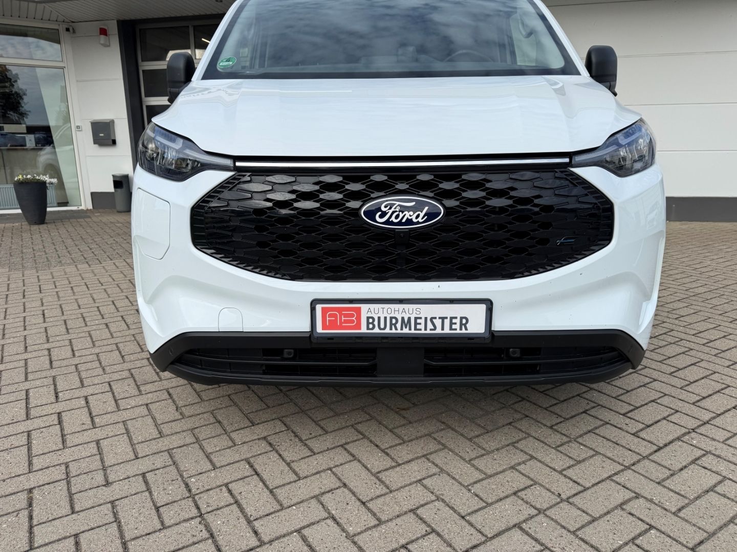 Fahrzeugabbildung Ford Transit Custom RWD E-Transit Kasten 320 L1 Trend