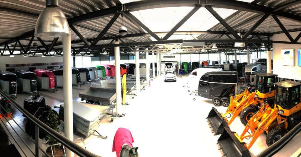 showroom-image-top