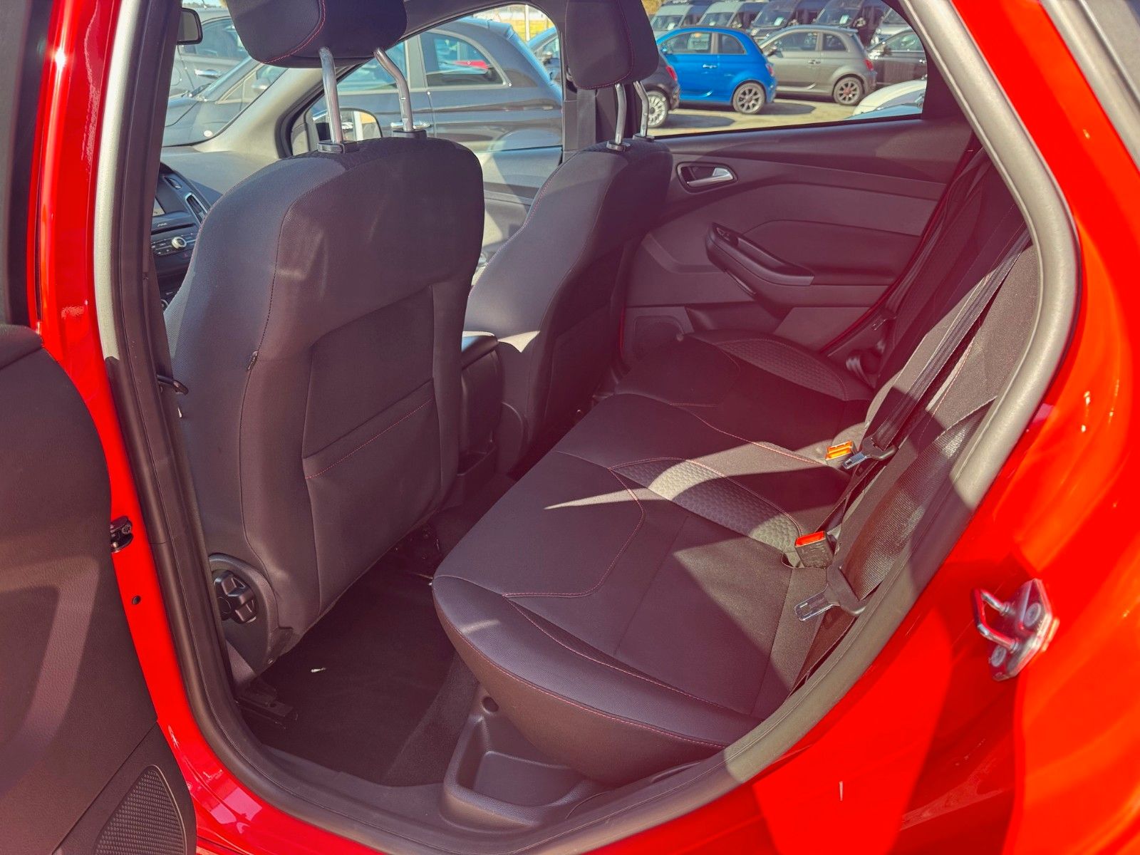 Fahrzeugabbildung Ford Focus Lim. ST-Line Kamera Tempomat Sitzheizung