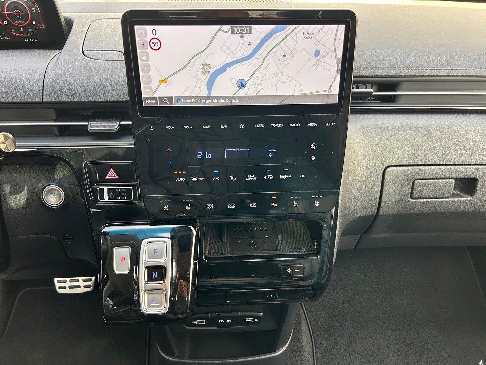 Fahrzeugabbildung Hyundai STARIA 7SITZER 2.2 CRDi 8AT SIGNATURE AHK PANO++