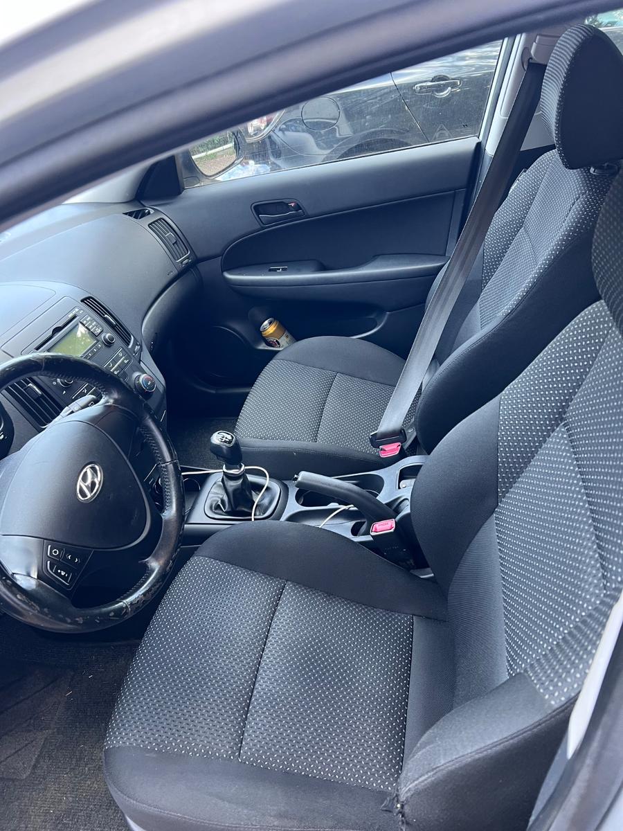 Hyundai i30 2011 — photo 11