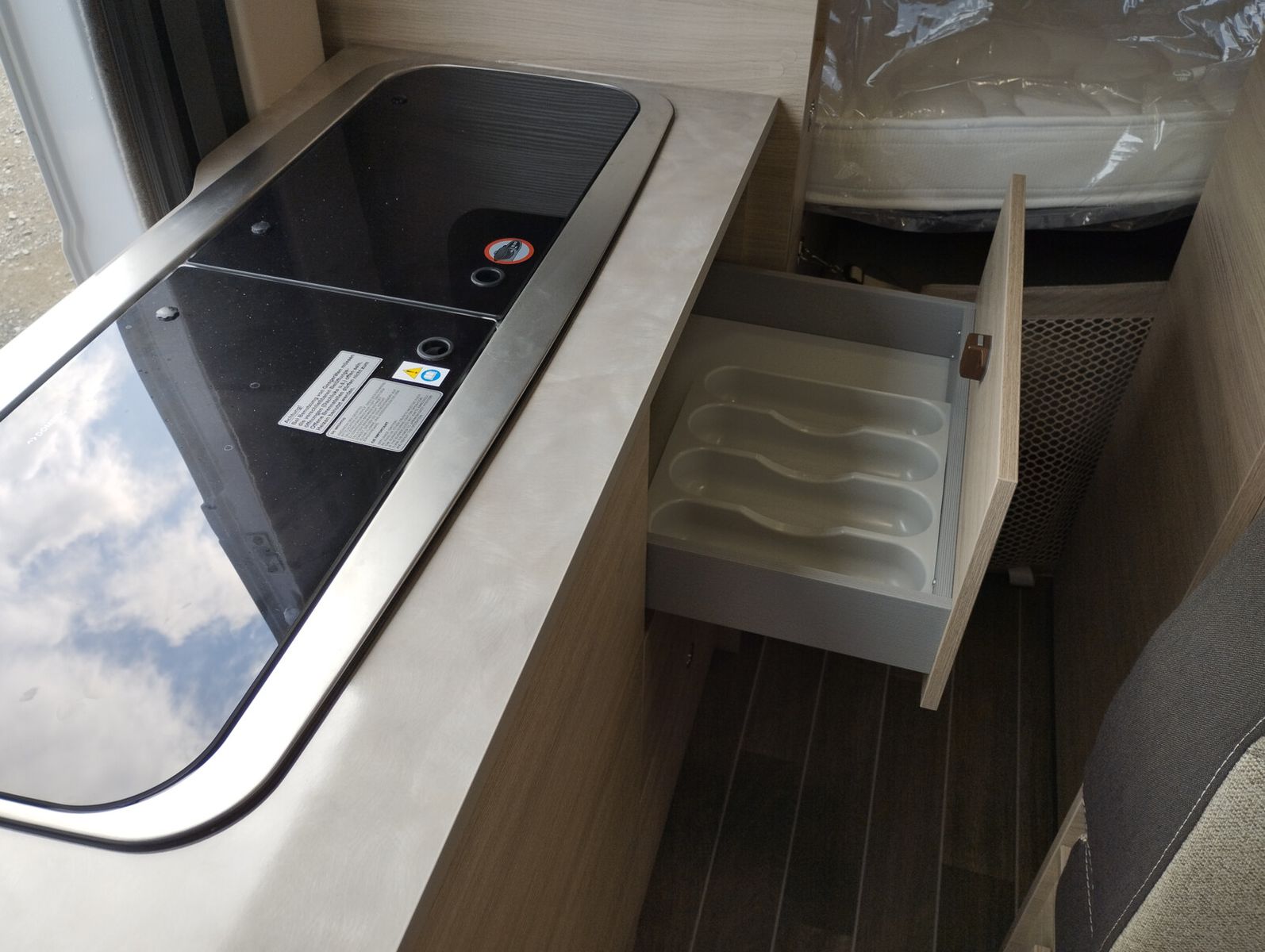 Fahrzeugabbildung Forster Vantasy 541 HB 140 PS mit Pop-Up Dach